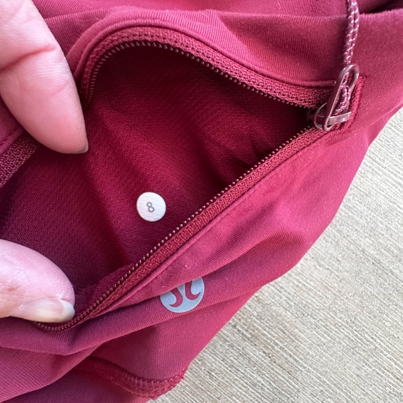 Lululemon women’s 8 lace mesh detail Burgundy Leggings - Picture 7 of 13